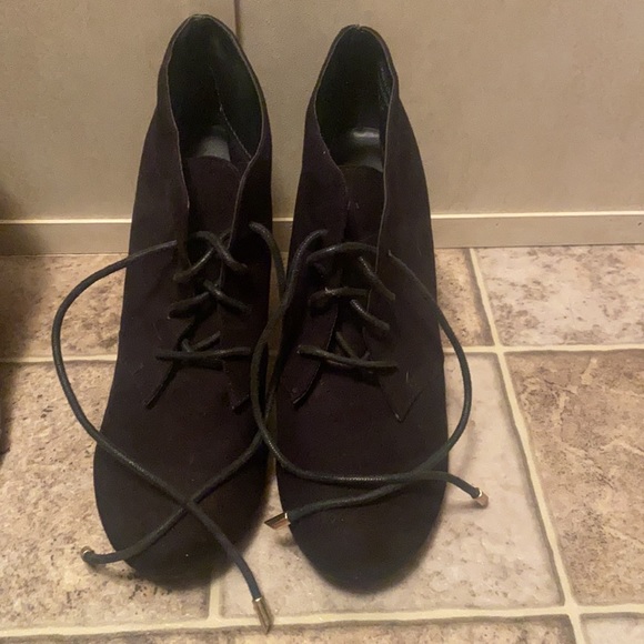 SHOES! - Picture 3 of 4